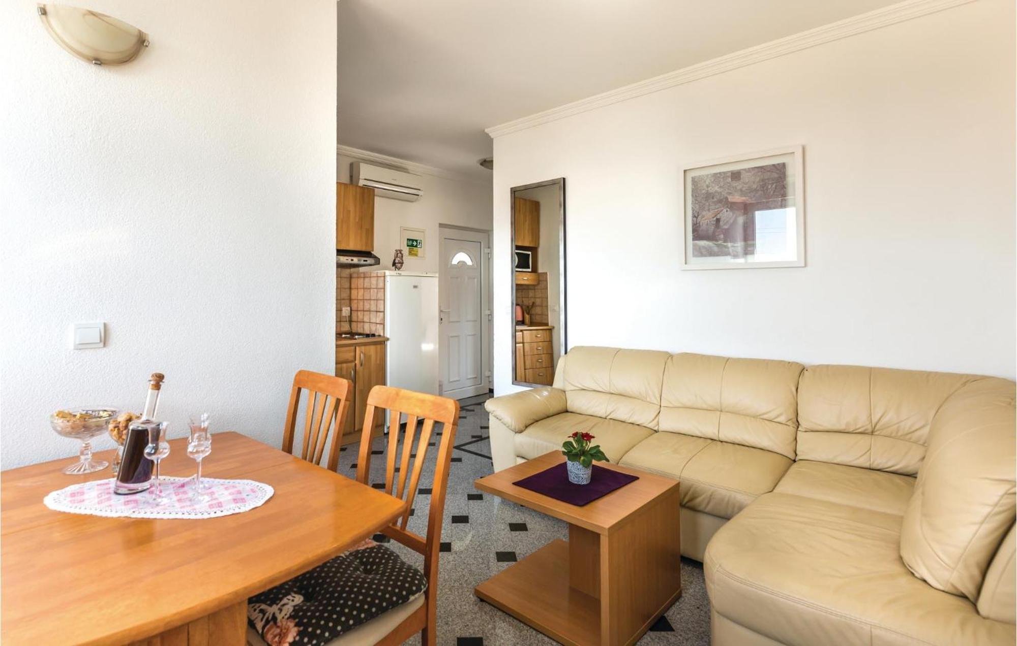 Amazing Apartment In Makarska With House Sea View Εξωτερικό φωτογραφία
