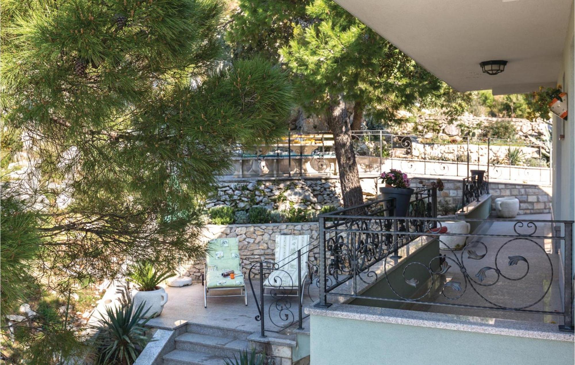 Amazing Apartment In Makarska With House Sea View Εξωτερικό φωτογραφία