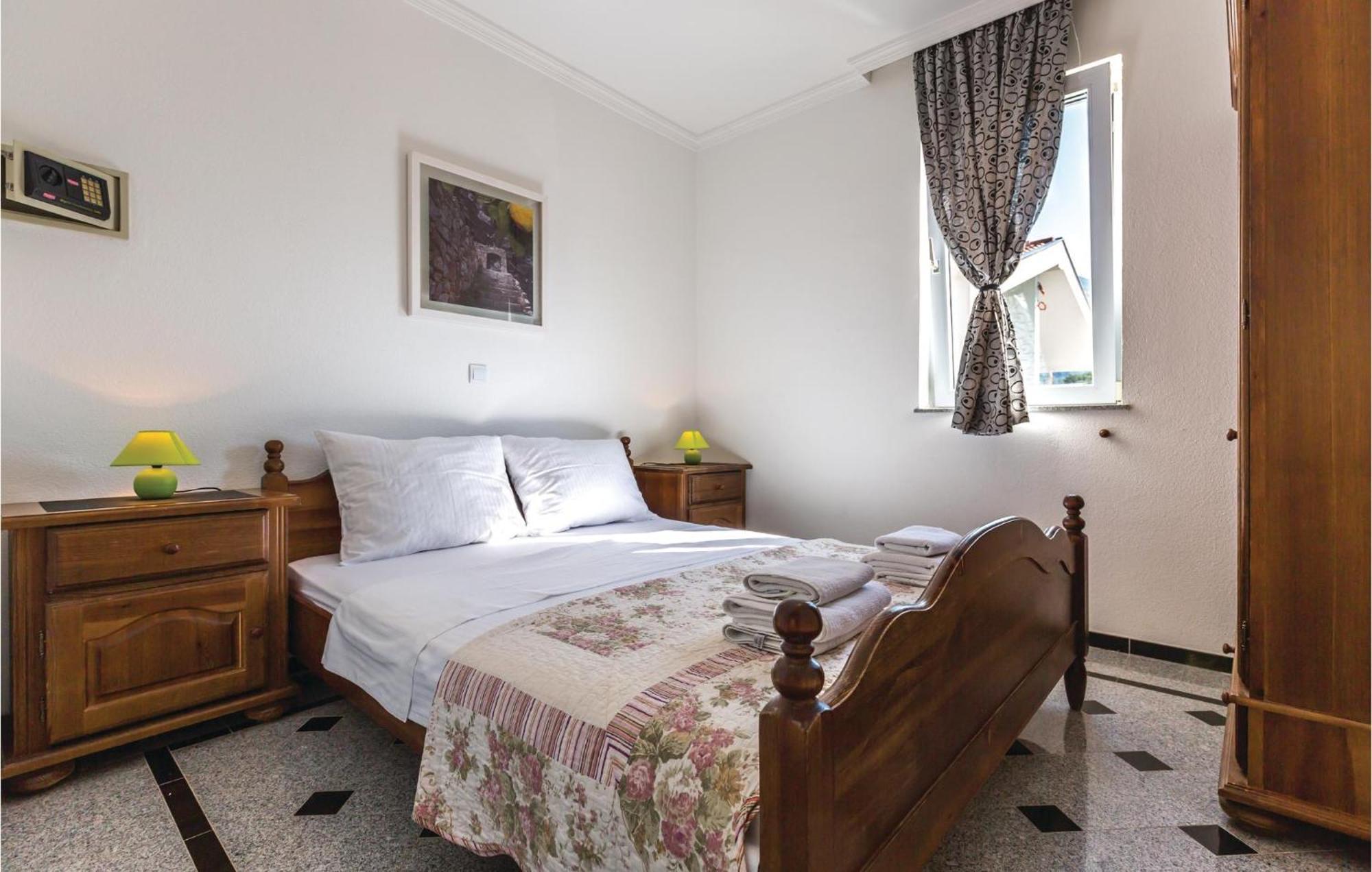 Amazing Apartment In Makarska With House Sea View Εξωτερικό φωτογραφία