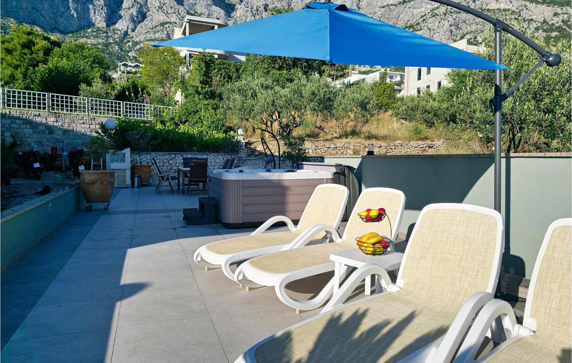 Amazing Apartment In Makarska With House Sea View Εξωτερικό φωτογραφία